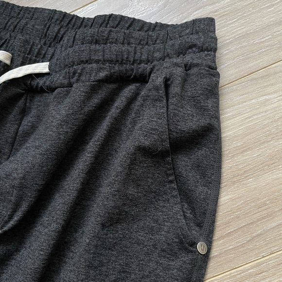 Vuori Men’s Ponto Performance DreamKnit Pants Sz S Charcoal Heather Grey EUC - Picture 8 of 12